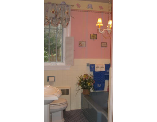 20 Canterbury Road Winchester, MA 01890 - Photo 15 of 16 Gallery Image 15