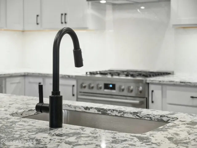 $685,000 | 995 East RR Avenue, Post Falls, ID 83854