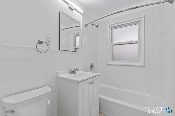 $2,595 | 146 Blachley Road, Unit C, Stamford, CT 06902