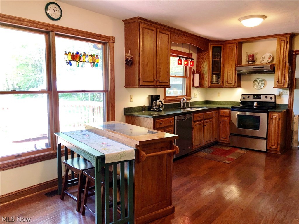 3937 Minor Road Akron, OH 44321 - Photo 3 of 31