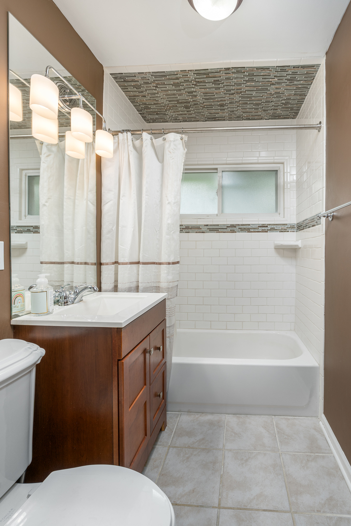 23 Crescent Road Lake Zurich, IL 60047 - Photo 13 of 21