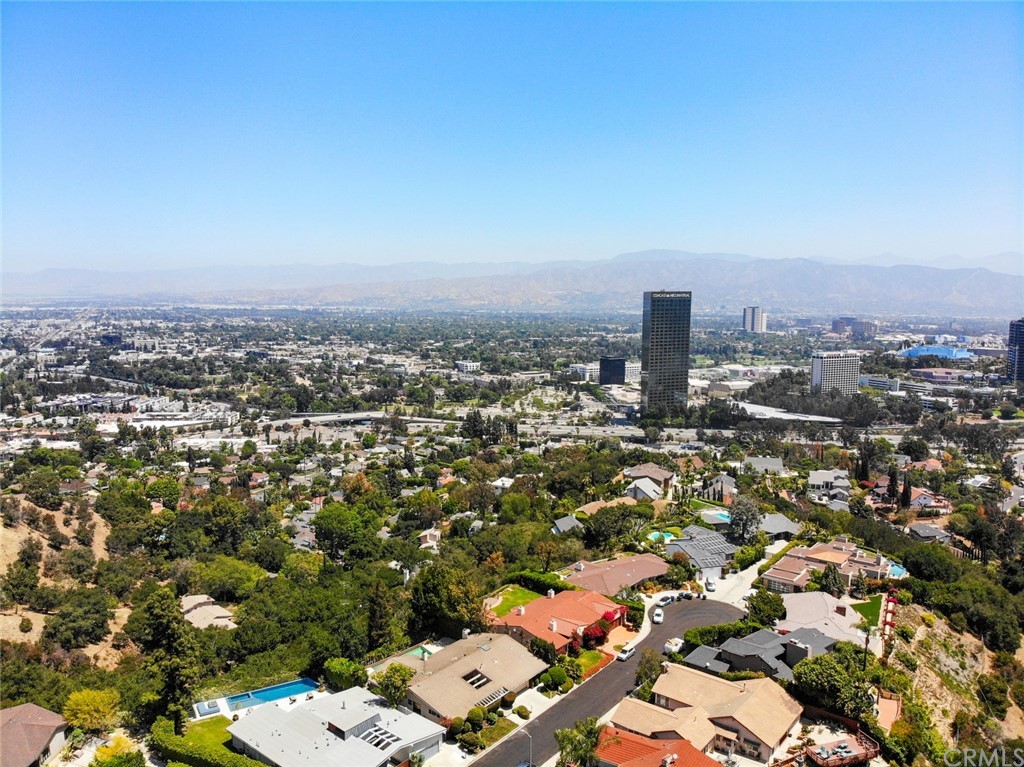 10821 Alta View Drive Studio City, CA 91604 - Photo 37 of 45