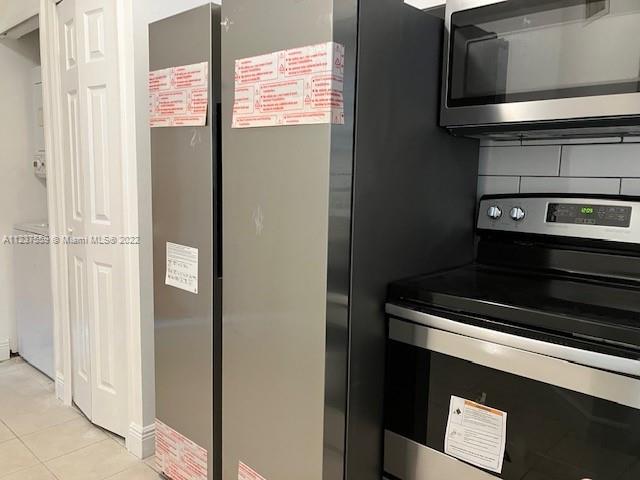 2910 Southeast 13th Road, Unit 10544 Homestead, FL 33035 - Photo 3 of 7 a close view of stove top oven