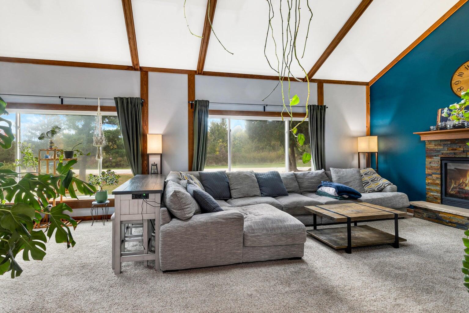 4400 Valley Road Caledonia, WI 53405 - Photo 7 of 33 Bright & Open