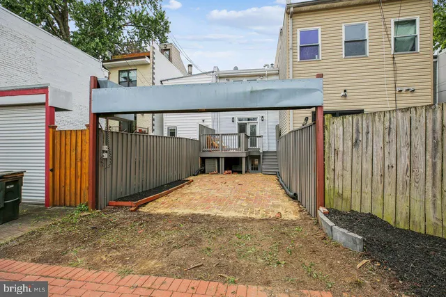 $998,000 | 1124 G Street Northeast, Washington, DC 20002