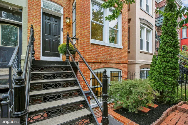 $998,000 | 1124 G Street Northeast, Washington, DC 20002