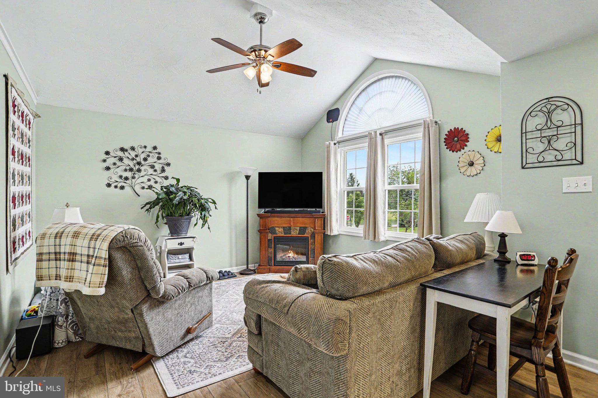 417 South Columbus Avenue Littlestown, PA 17340 - Photo 2 of 31