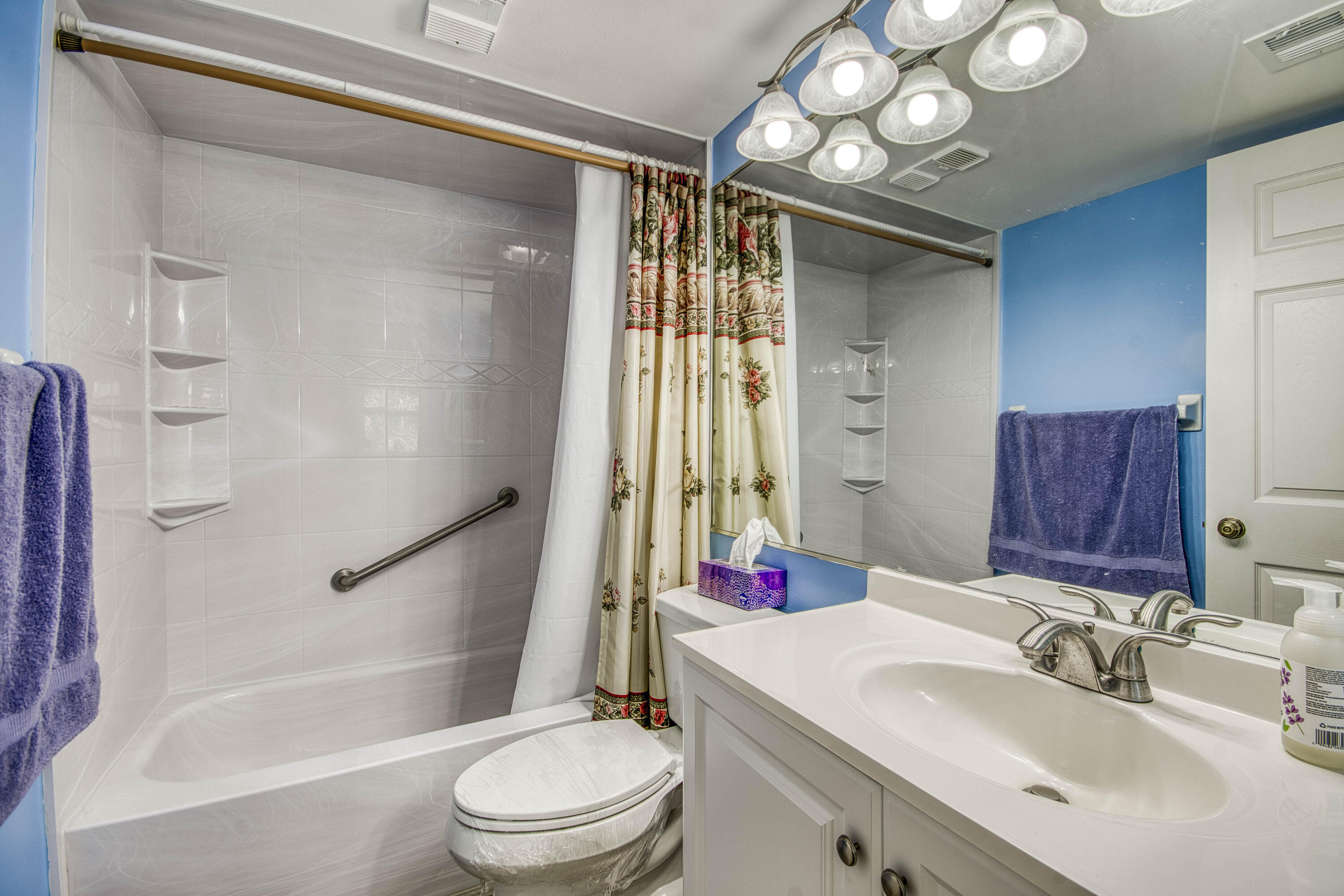 2945 Southwest 22nd Avenue, Unit 206 Delray Beach, FL 33445 - Photo 12 of 20 Bathroom