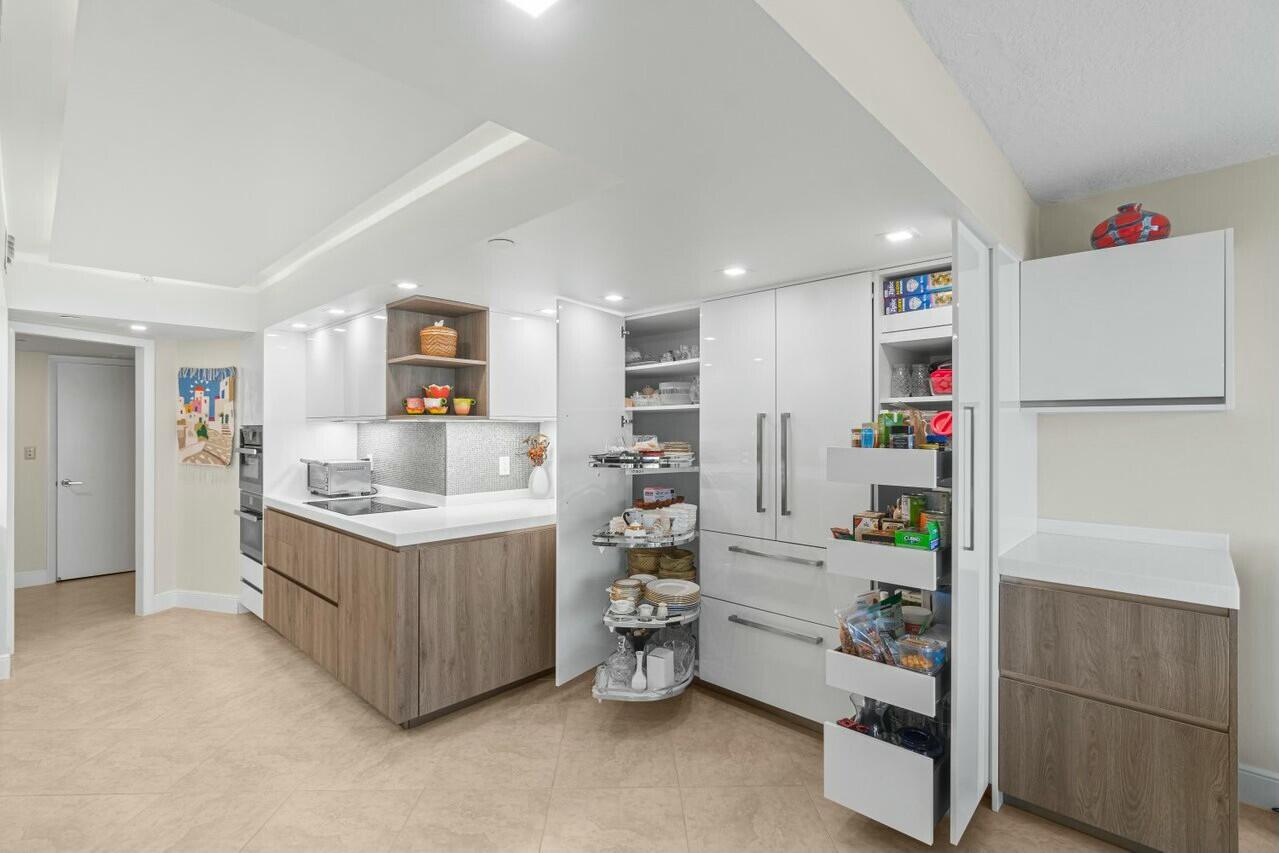 4001 North Ocean Boulevard, Unit 1602 Boca Raton, FL 33431 - Photo 10 of 39 KICHEN