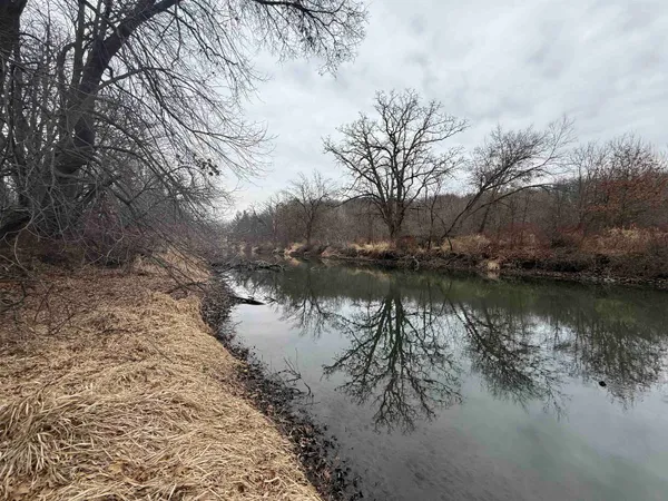 $284,900 | 37.11-ac Davis, Argyle, WI 53504