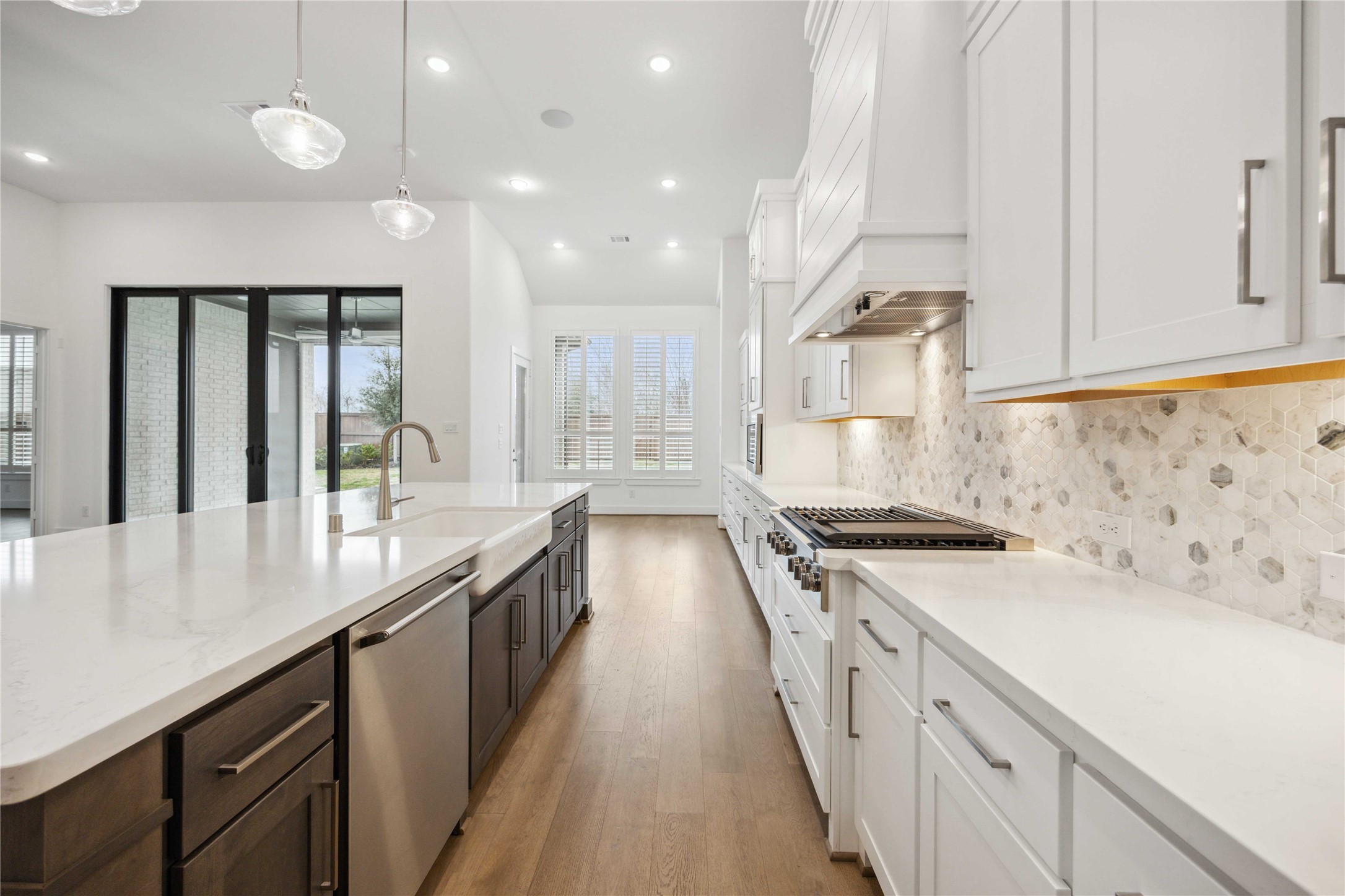 2711 Merlin Way Katy, TX 77493 - Photo 3 of 50 Ample countertops and storage