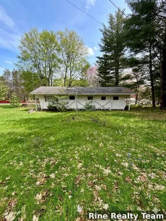 $62,000 | 10624 West 22 1/2 Road, Mesick, MI 49668