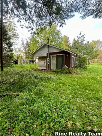 $62,000 | 10624 West 22 1/2 Road, Mesick, MI 49668