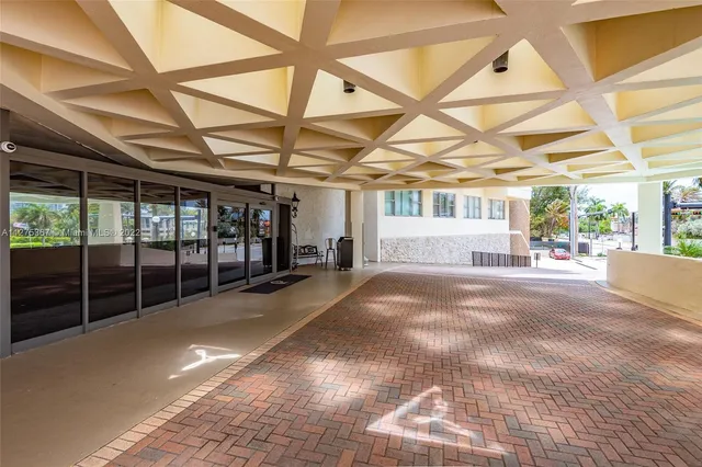 $459,800 | 3180 South S Ocean Drive, Unit 414, Hallandale Beach, FL 33009