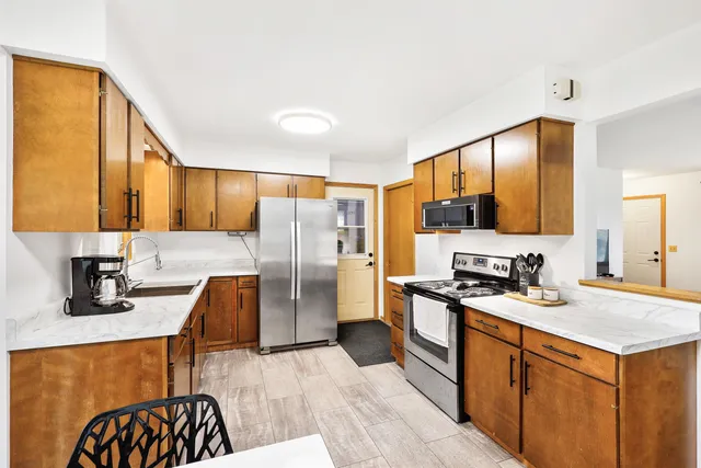 $2,400 | 2728 Florann Drive, Madison, WI 53711