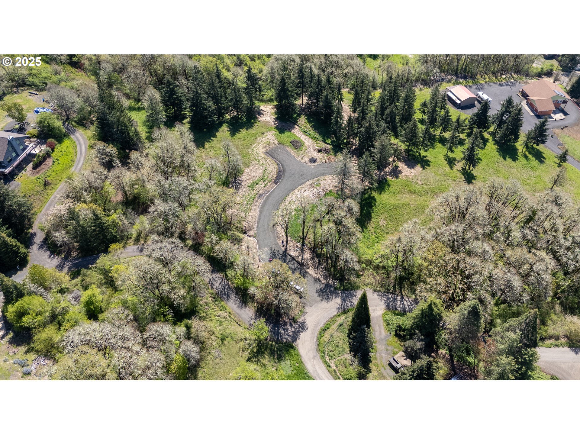 Ne Centre, Unit 4 Sheridan, OR 97378 - Photo 23 of 30 a black and white photo of a house