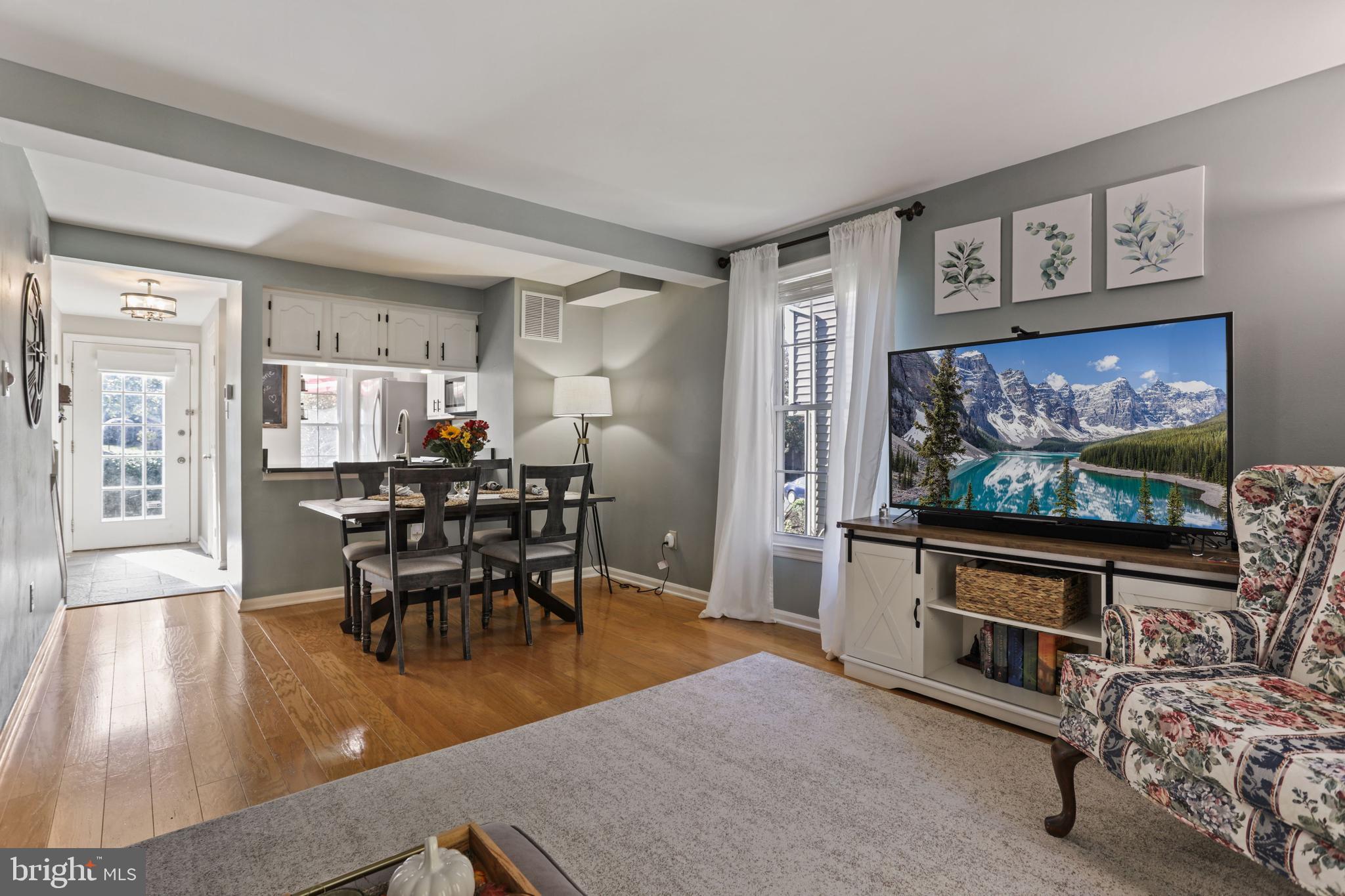 1629 Fieldthorn Drive Reston, VA 20194 - Photo 5 of 36