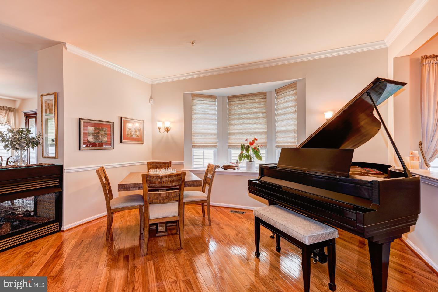 922 Harrison Lane Warminster, PA 18974 - Photo 4 of 36 Living Room