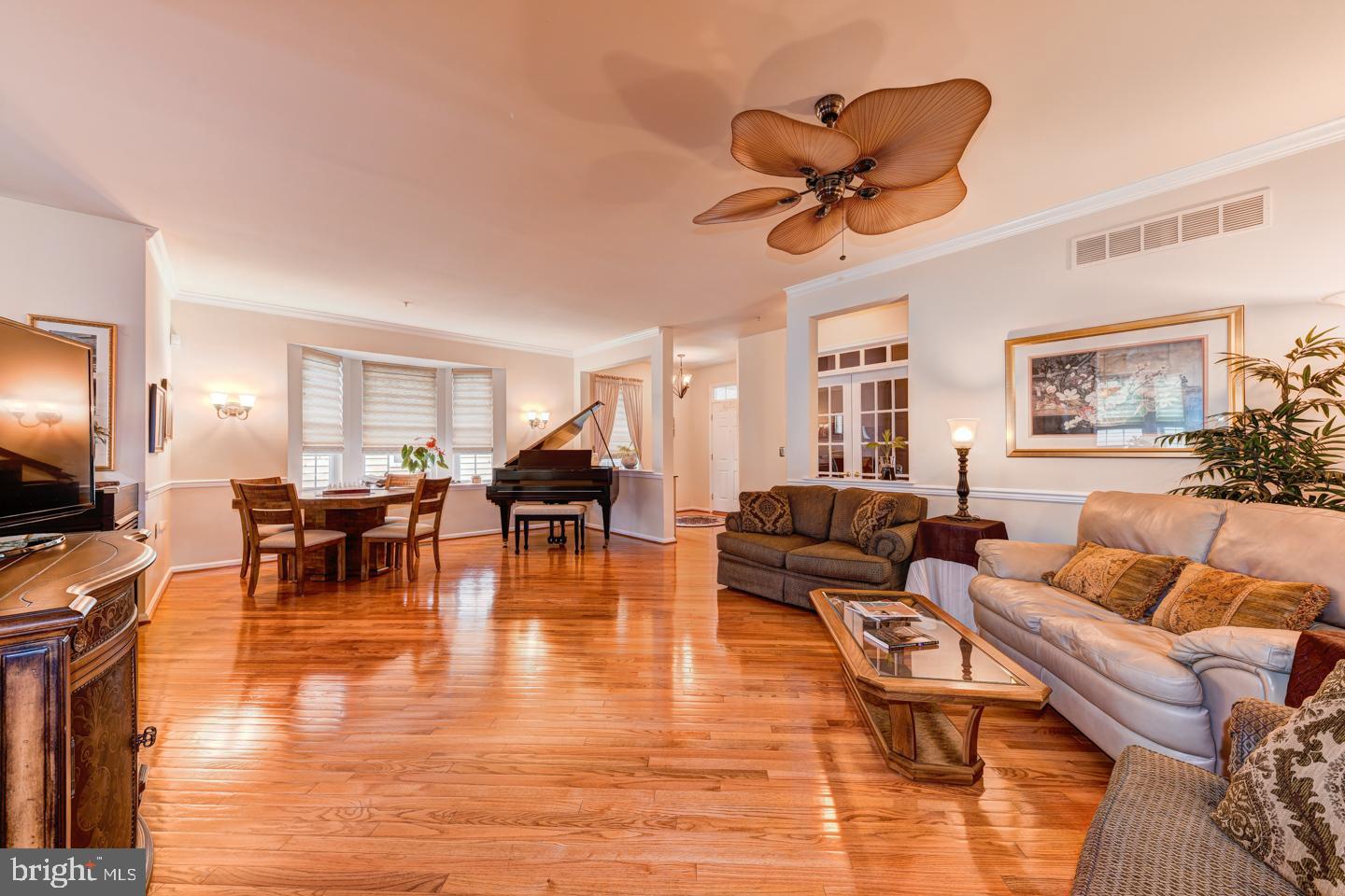 922 Harrison Lane Warminster, PA 18974 - Photo 5 of 36 Living Room