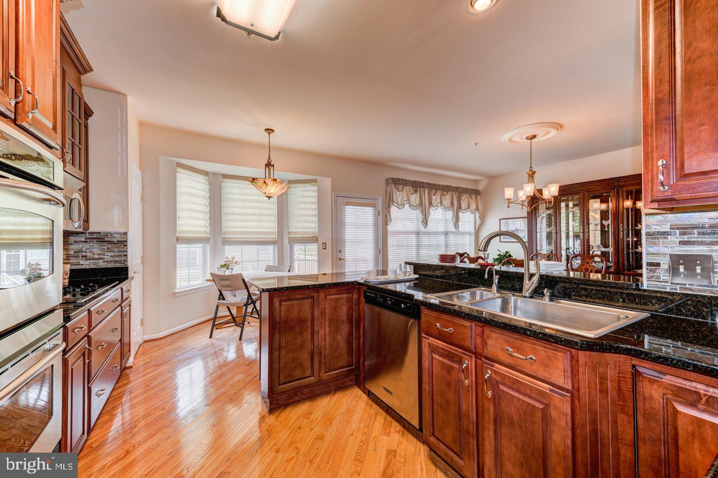 922 Harrison Lane Warminster, PA 18974 - Photo 6 of 36 Kitchen