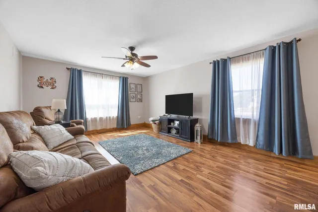 $280,000 | 211 Summit Drive, Tipton, IA 52772