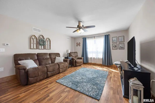 $280,000 | 211 Summit Drive, Tipton, IA 52772