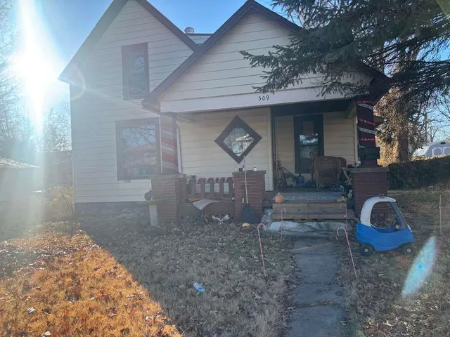 $99,900 | 509 Utah Street, Hiawatha, KS 66434