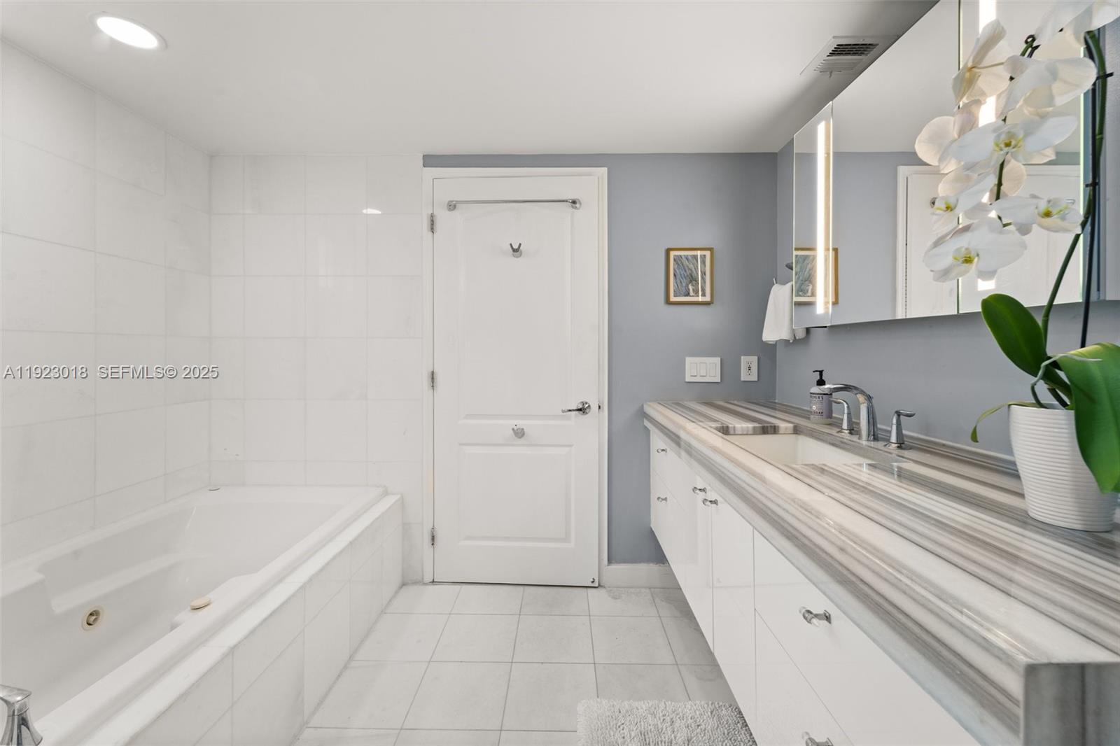 1900 Sunset Harbour Drive, Unit 2115 Miami Beach, FL 33139 - Photo 14 of 25 a spacious bathroom with a tub sink and mirror