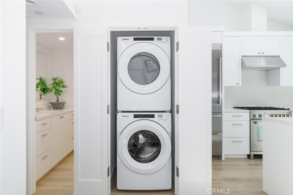 478 Morning Canyon Road Corona del Mar, CA 92625 - Photo 7 of 23 a utility room with dryer and washer