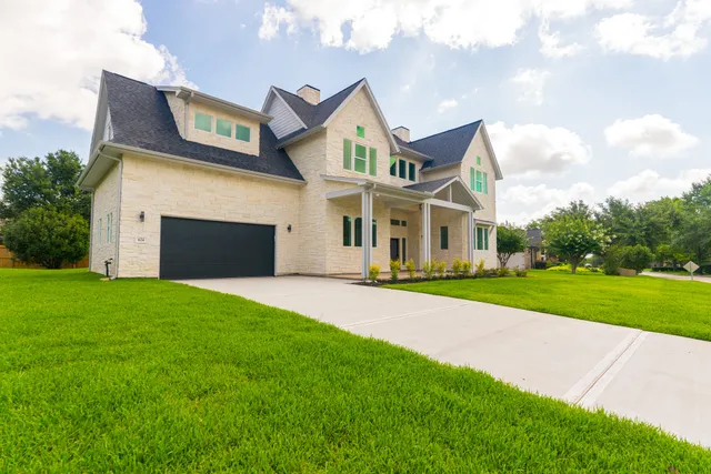 a view of an entrance to house