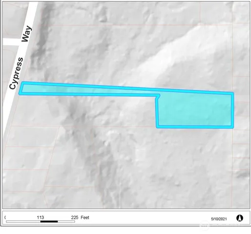 a view of a back yard