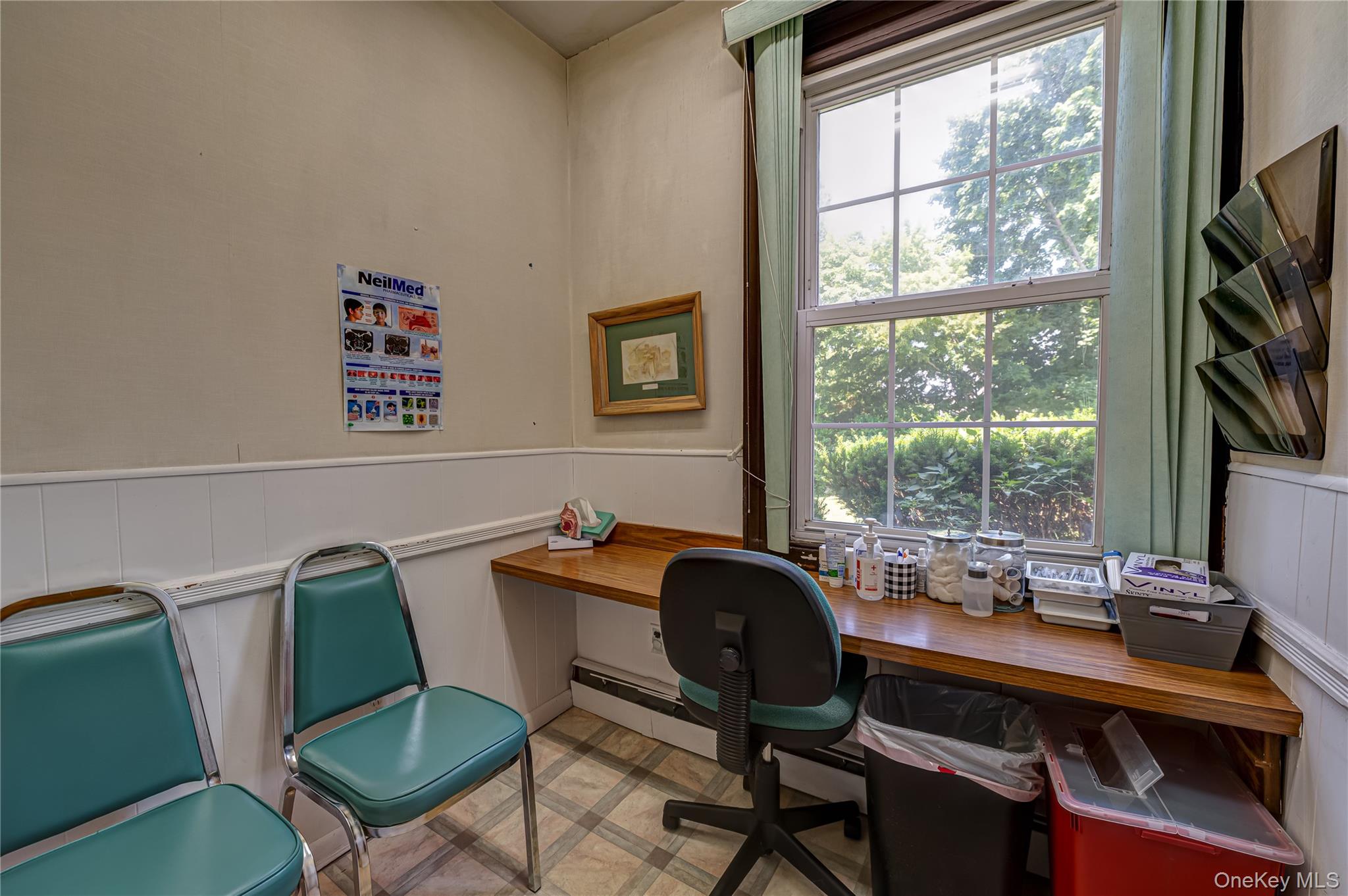 68 Nassau Road Huntington, NY 11743 - Photo 26 of 41 First Floor - Patient Room