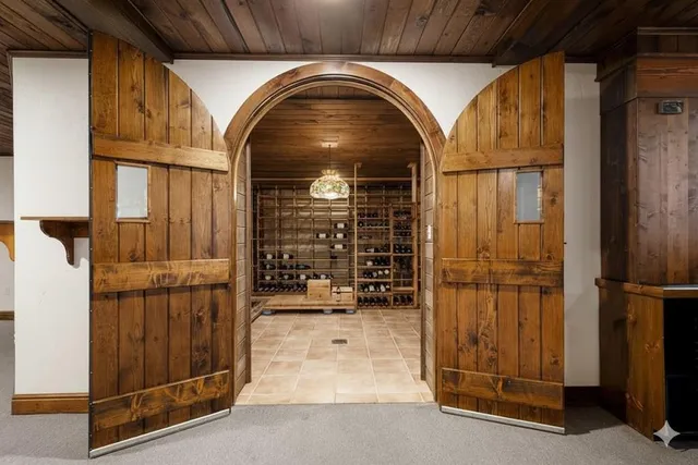 a view of livingroom with furniture