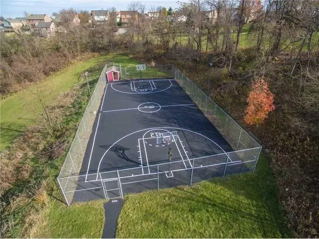 a view of a back yard