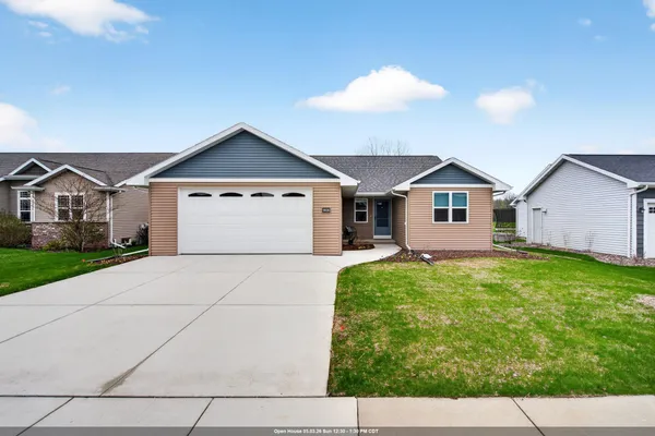 $399,900 | N9036 Papermaker Pass, Menasha, WI 54952