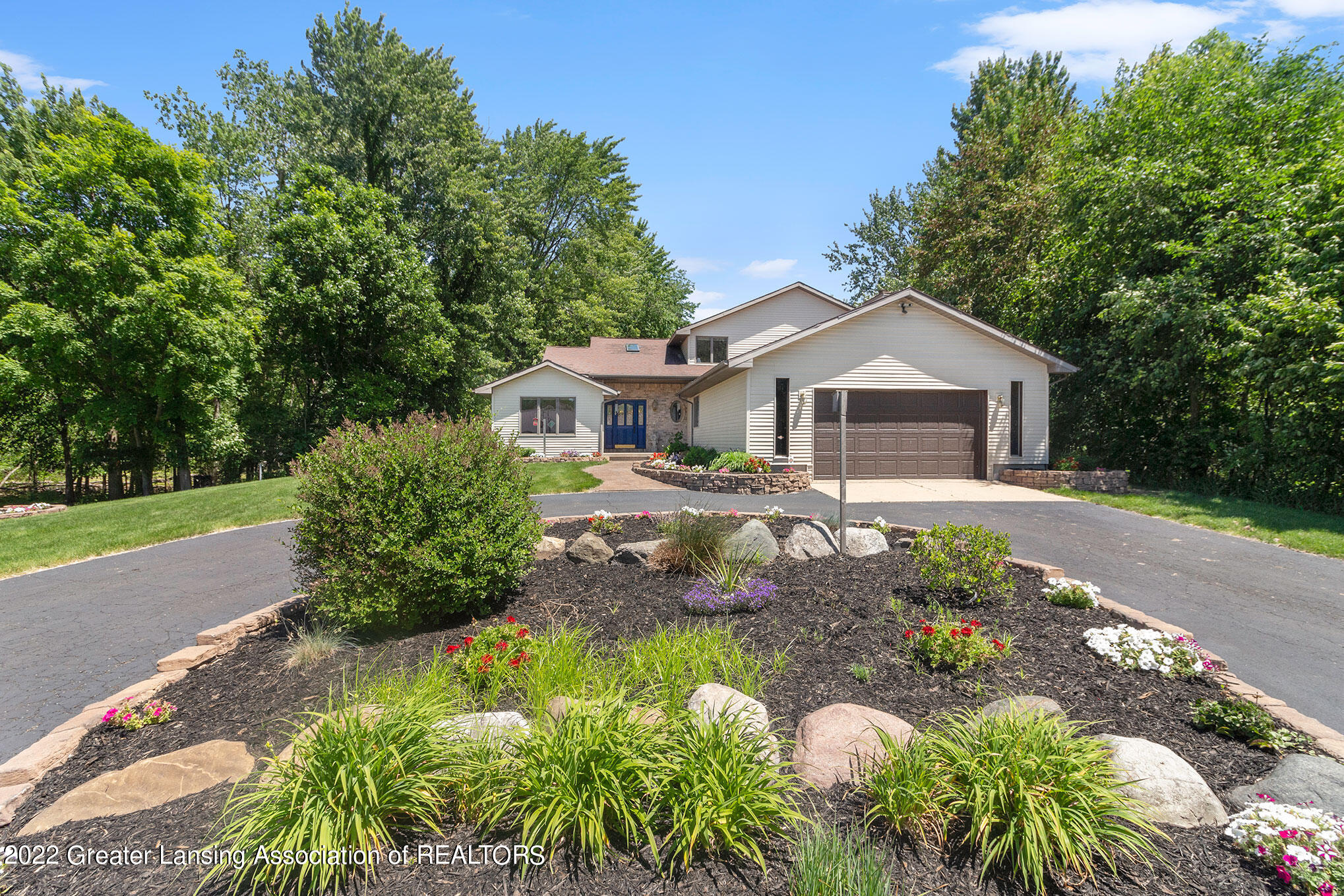 1938 West Columbia Road Mason, MI 48854 - Photo 5 of 55 Front