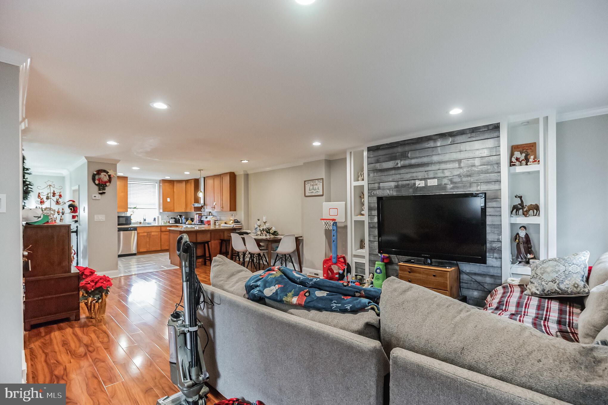 4219 Whiting Road Philadelphia, PA 19154 - Photo 4 of 28 Gallery Image 4