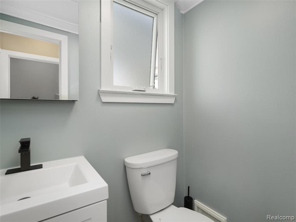 1323 Ruffner Avenue Birmingham, MI 48009 - Photo 13 of 26