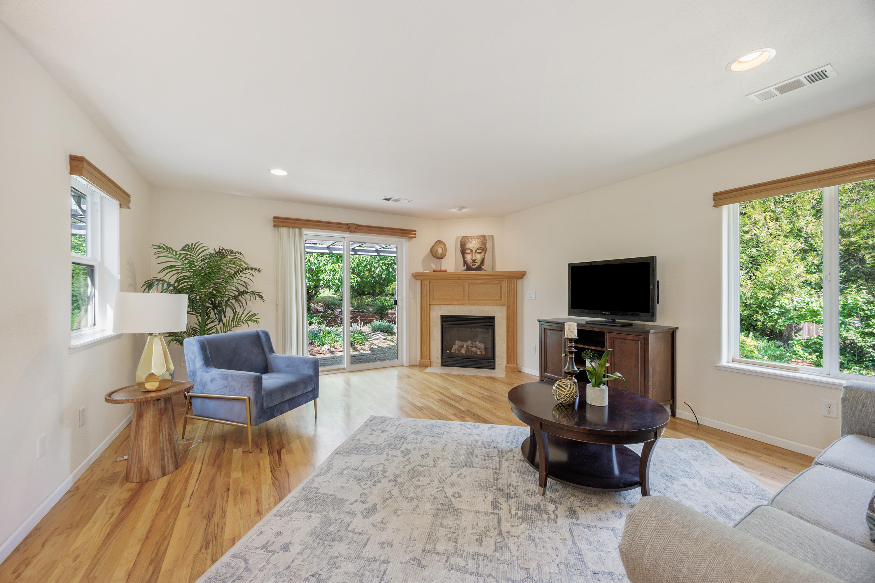 124 Walnut Place Phoenix, OR 97535 - Photo 11 of 56 APX_3524
