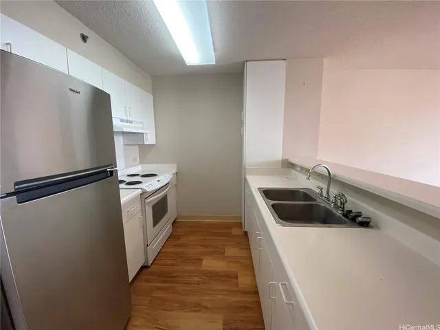 $2,600 | 3009 Ala Makahala Place, Unit 1611, Honolulu, HI 96818