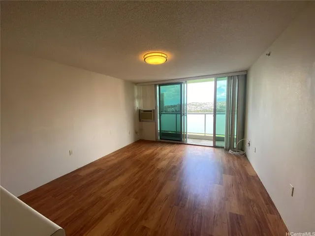 $2,600 | 3009 Ala Makahala Place, Unit 1611, Honolulu, HI 96818