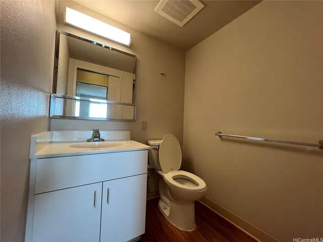 $2,600 | 3009 Ala Makahala Place, Unit 1611, Honolulu, HI 96818