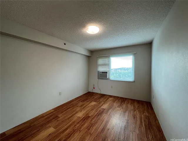 $2,600 | 3009 Ala Makahala Place, Unit 1611, Honolulu, HI 96818