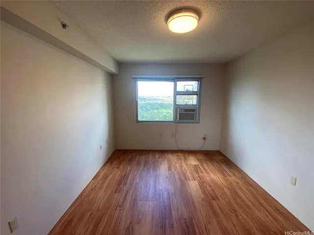 $2,600 | 3009 Ala Makahala Place, Unit 1611, Honolulu, HI 96818
