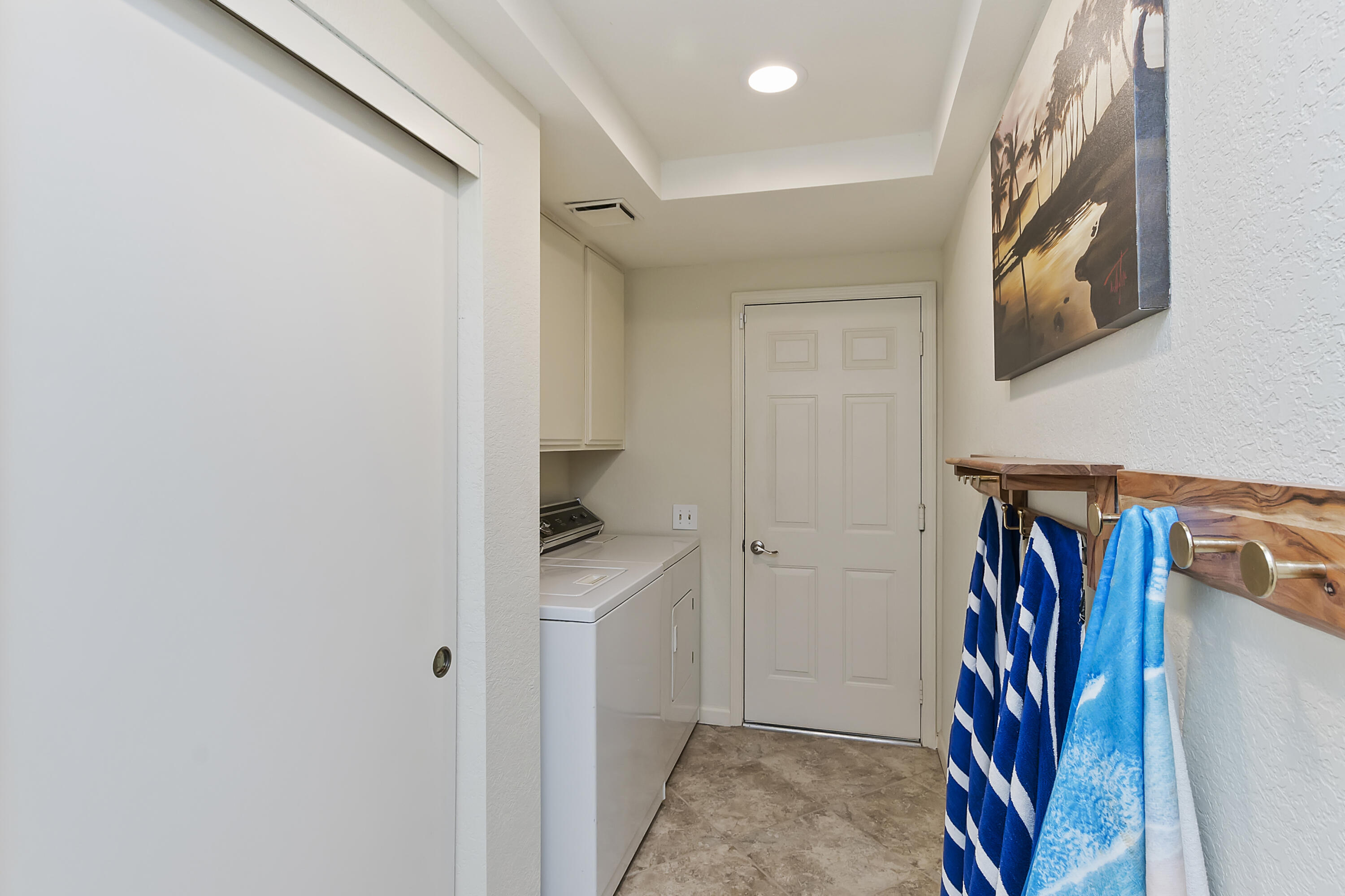 6 Maximo Way Palm Desert, CA 92260 - Photo 22 of 48 a view of an entryway with workspace