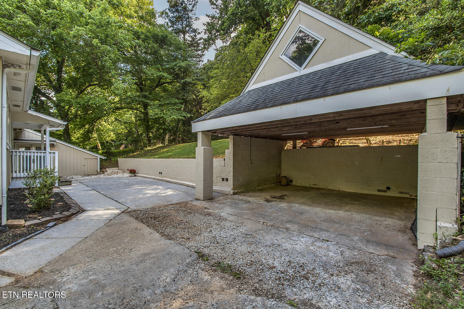 102 Oxford Road Oak Ridge, TN 37830 - Photo 58 of 59 59_OxfordRoad_102_Carport