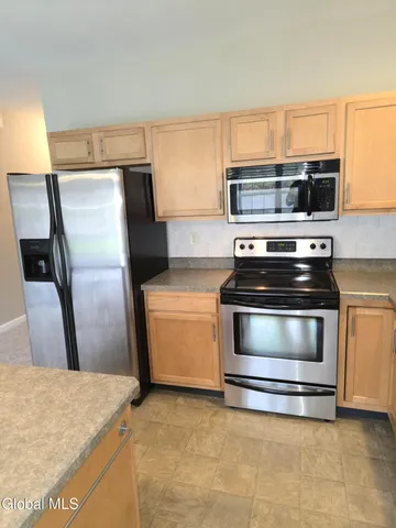 $279,900 | 305 Worthington Terrace, North Greenbush, NY 12198