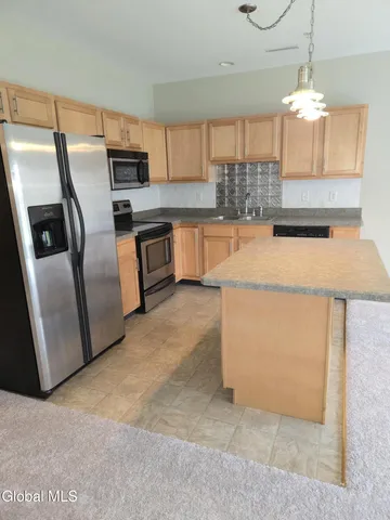 $279,900 | 305 Worthington Terrace, North Greenbush, NY 12198