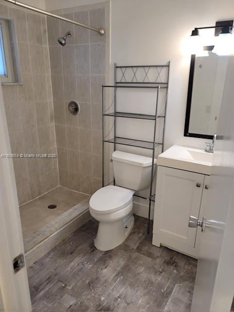 3490 Atlanta Street, Unit B Hollywood, FL 33021 - Photo 3 of 21 a bathroom with a toilet sink and shower