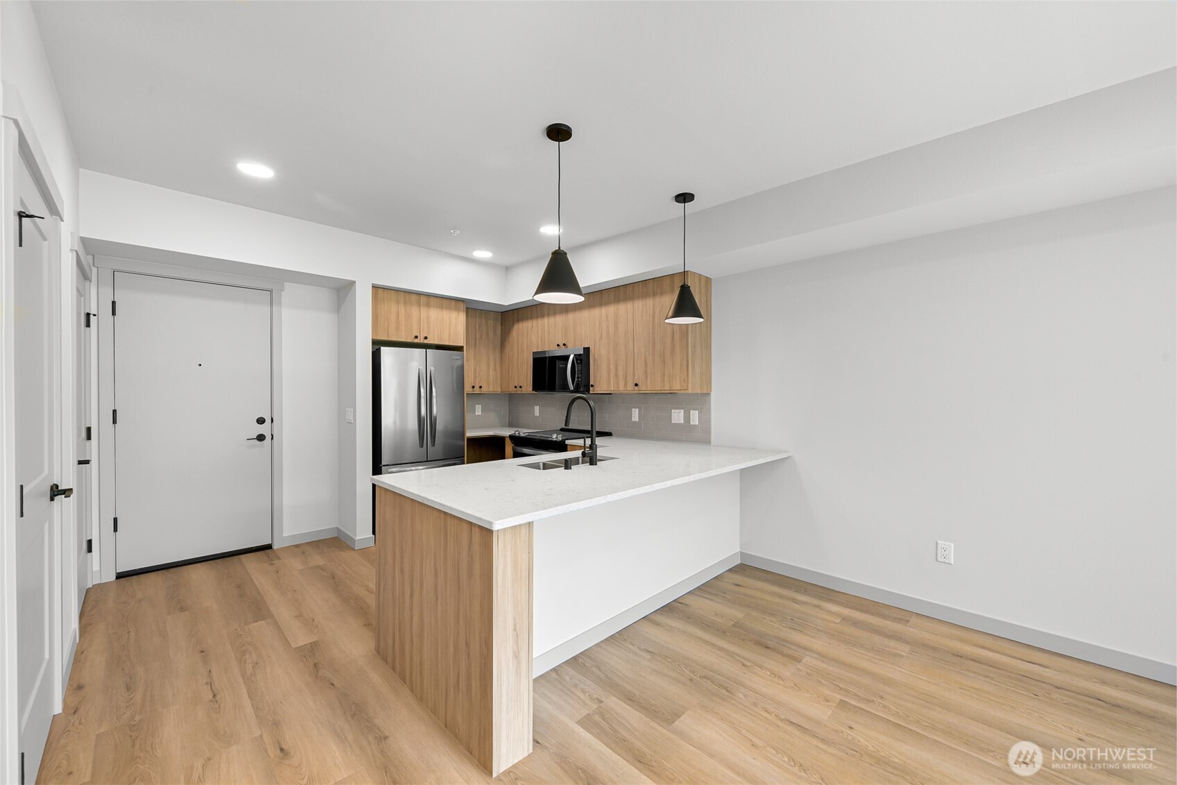 820 North State Street, Unit 606 Bellingham, WA 98225 - Photo 2 of 28